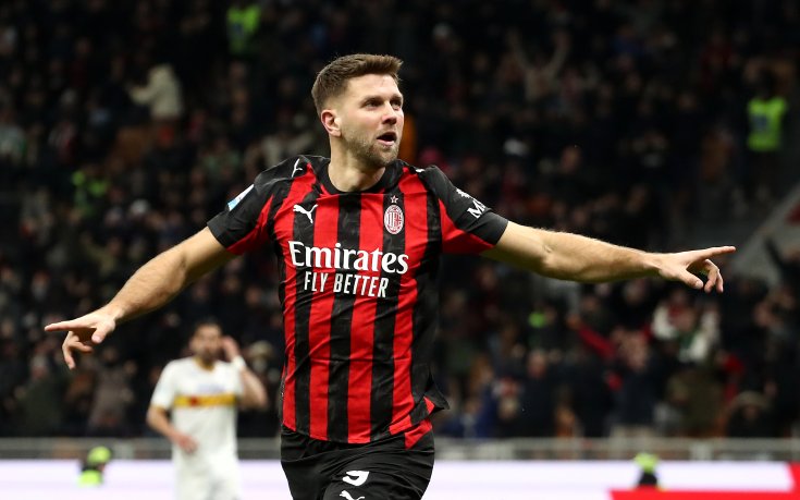 Милан диша във врата на Интер за първото място