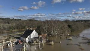 Поройни валежи в Южна Франция доведоха до големи наводнения и