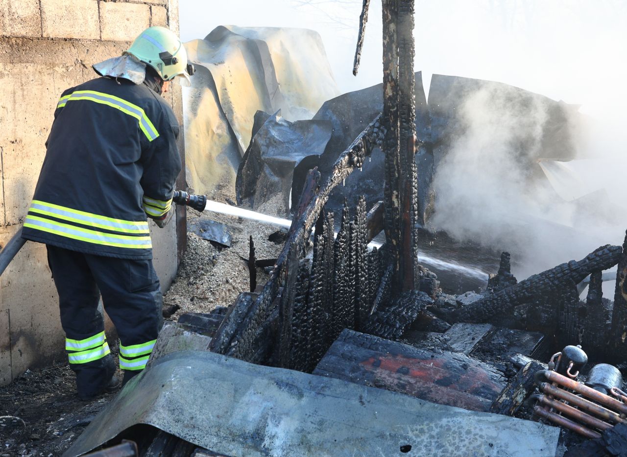 <p>Седем коня са изгорели при пожар в конната база &bdquo;Фанагория&ldquo; във Варна. Леко е пострадал пазачът на базата</p>