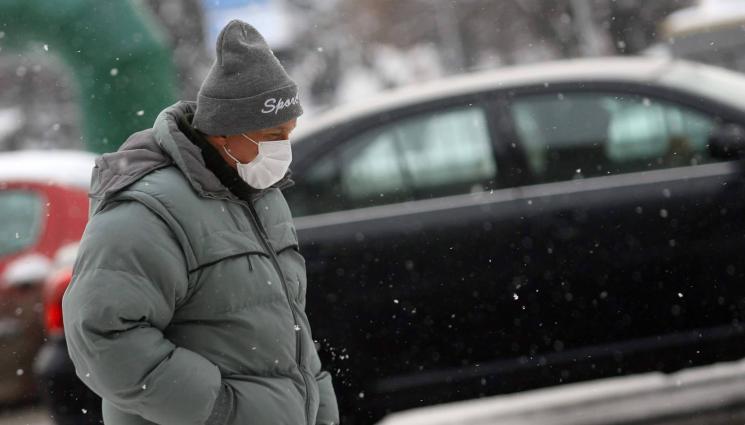 маска грип - В ХВАТКАТА НА ЗАРАЗАТА: Грипът нападна морето