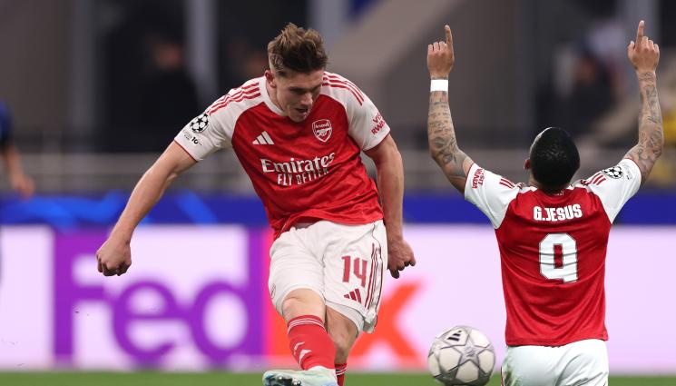 Арсенал Дьокереш Жезус - Арсенал покори и Милано