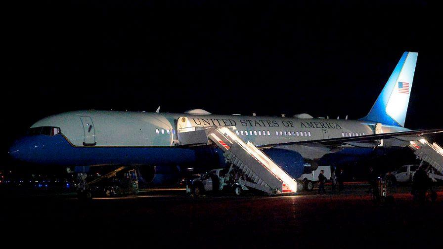 Технически проблем със самолета на Тръмп на път към Давос