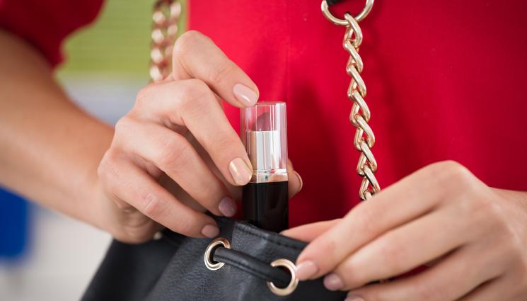 кражба жена - ЛЯВА РЪКА-ДЕСЕН ДЖОБ: Италианка крала от магазин на летище 