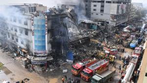 Броят на жертвите на пожара в търговския център Гул Плаза  в