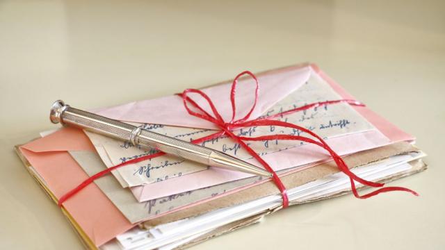 От крале и шпиони до обикновени хора: Показват любовни писма от пет века във Великобритания