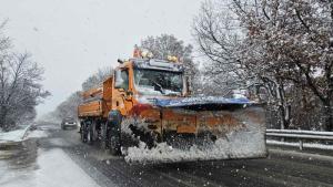 Зима пътна обстановка снегорин