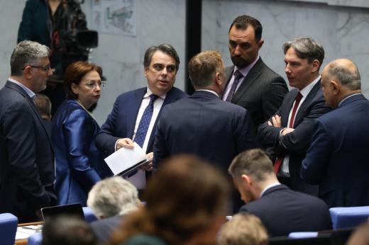  Парламент напрежение 