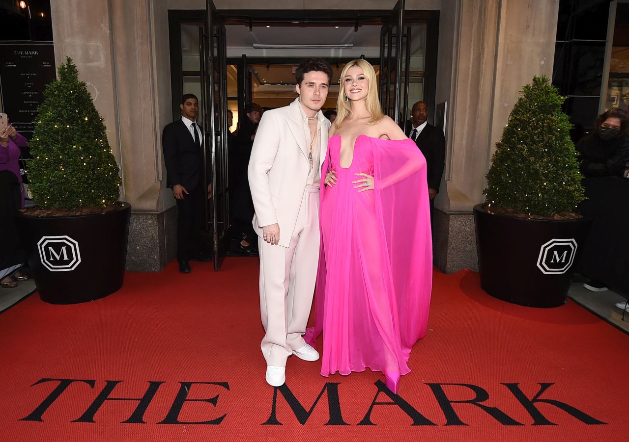 <p>Милиардерката, която разплака Виктория Бекъм: Истината за Никола Пелц в снимки</p>