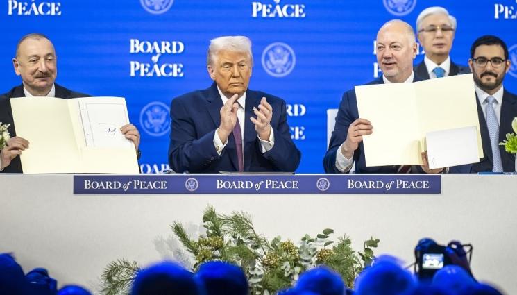 с - В Давос: Тръмп учреди Съвета за мир, Желязков подписа от името на България (ВИДЕО)
