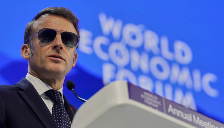 Давос Макрон