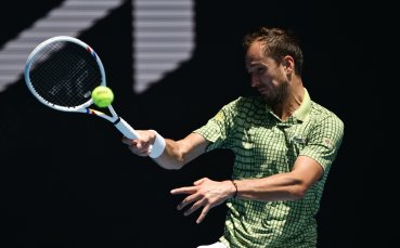 Медведев възкръсна и сътвори страхотен обрат в Мелбърн