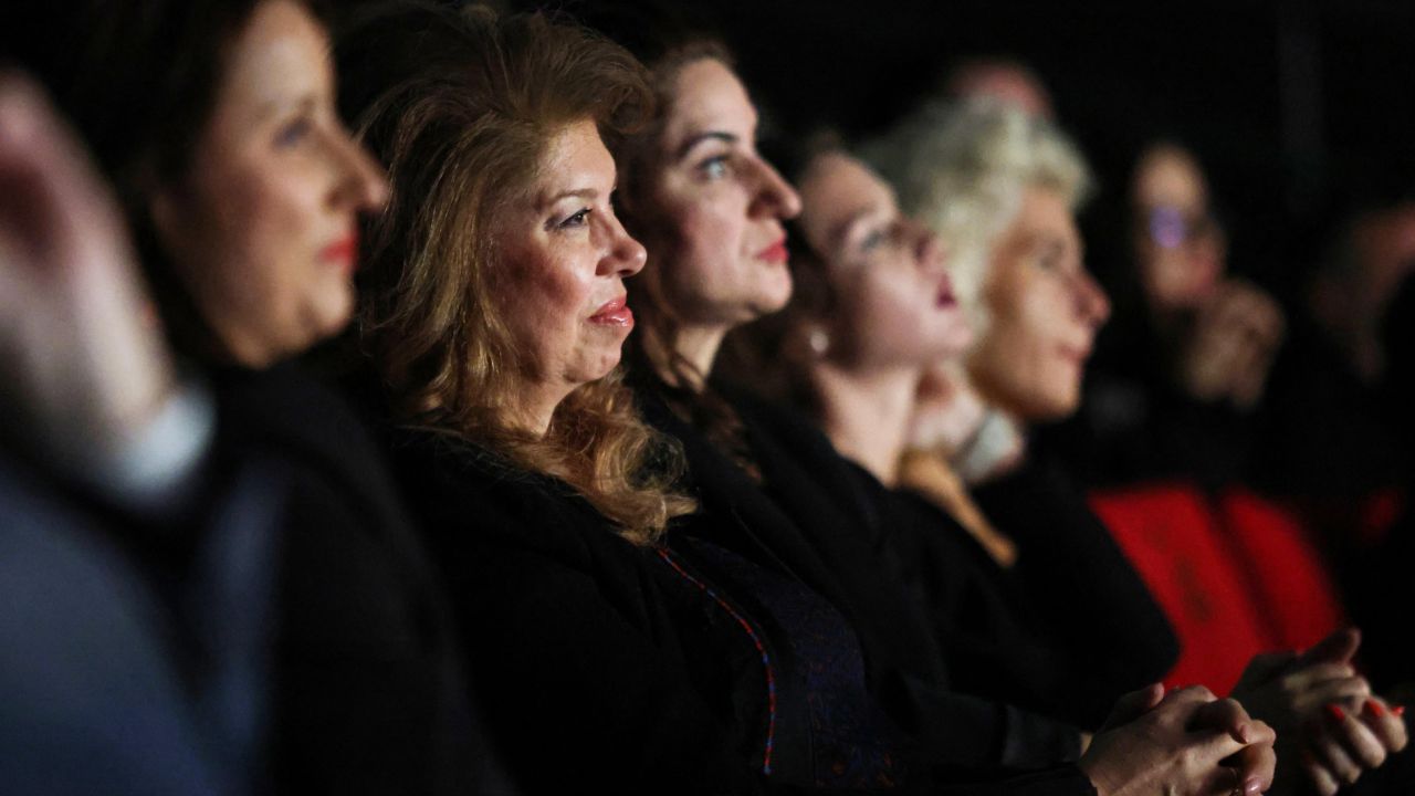 <p>След девет години в стратегическо партньорство с Румен Радев, днес Илияна Йотова прекрачва прага на историята, за да докаже, че най-силният вицепрезидент е този, който е готов във всяка секунда да поеме кормилото на нацията.</p>