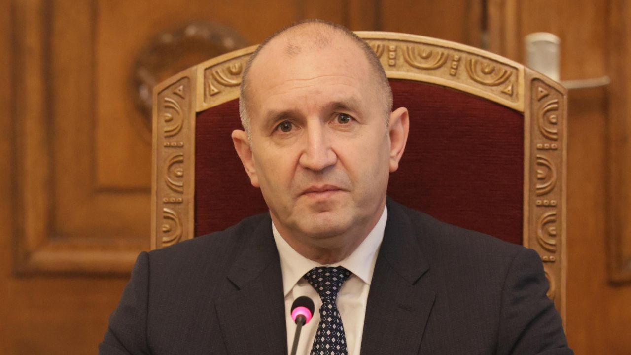 <p>От встъпването в длъжност и бурните площади до безпрецедентната оставка &ndash; тези кадри улавят деветте години, в които Румен Радев бе не просто президент, а основен полюс в българската държавност.</p>