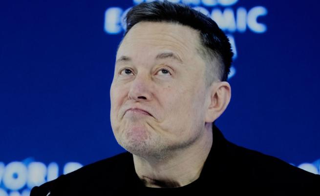 Илон Мъск в Давос: Неловки шеги за Гренландия и план за масова продажба на роботи