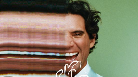 MIKA представя дългоочаквания си нов албум „Hyperlove“