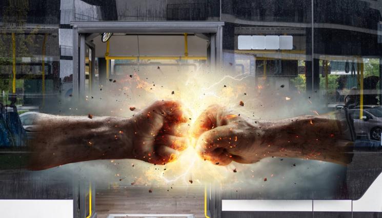 бой юмруци автобус