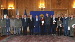 Учени и университетски преподаватели в областта на военноисторическата наука бяха