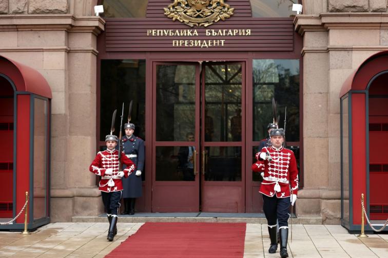 Радев напусна президентството