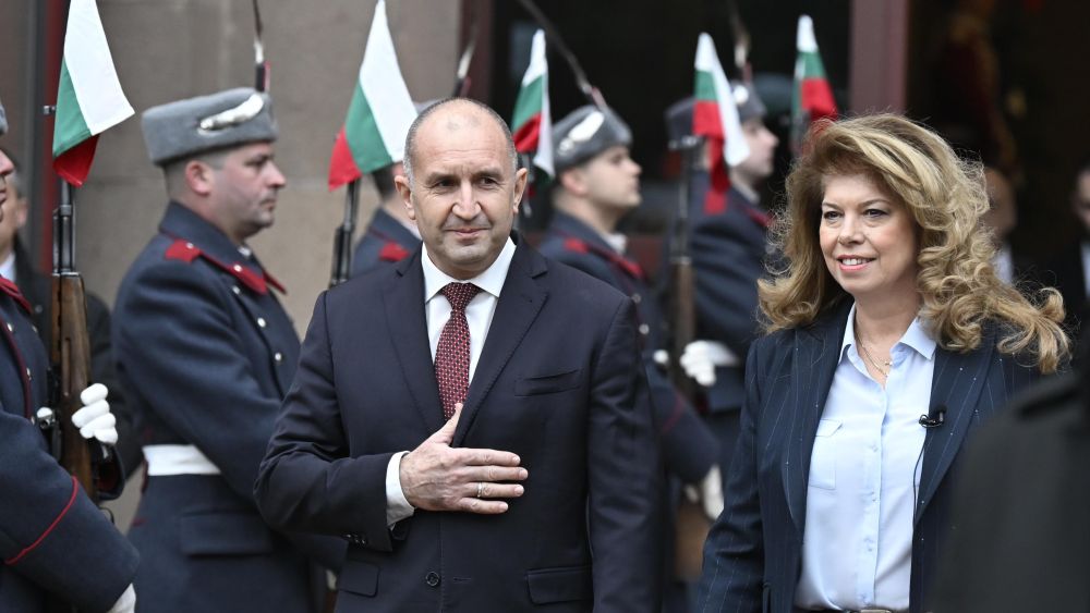 „Да защитим демокрацията, да утвърдим закона и да ускорим икономическото развитие – така че всеки да се чувства свободен, защитен и достоен гражданин на европейска България“, каза още той.</p>