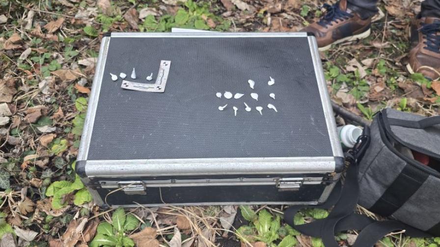 Наркодилър с куфар край училище в София