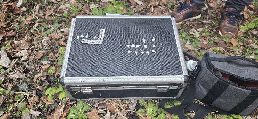 Наркодилър с куфар край училище в София