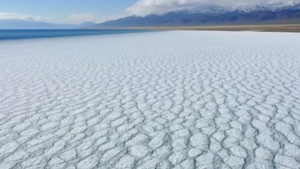 Ледено цунами в езерото Сайрам