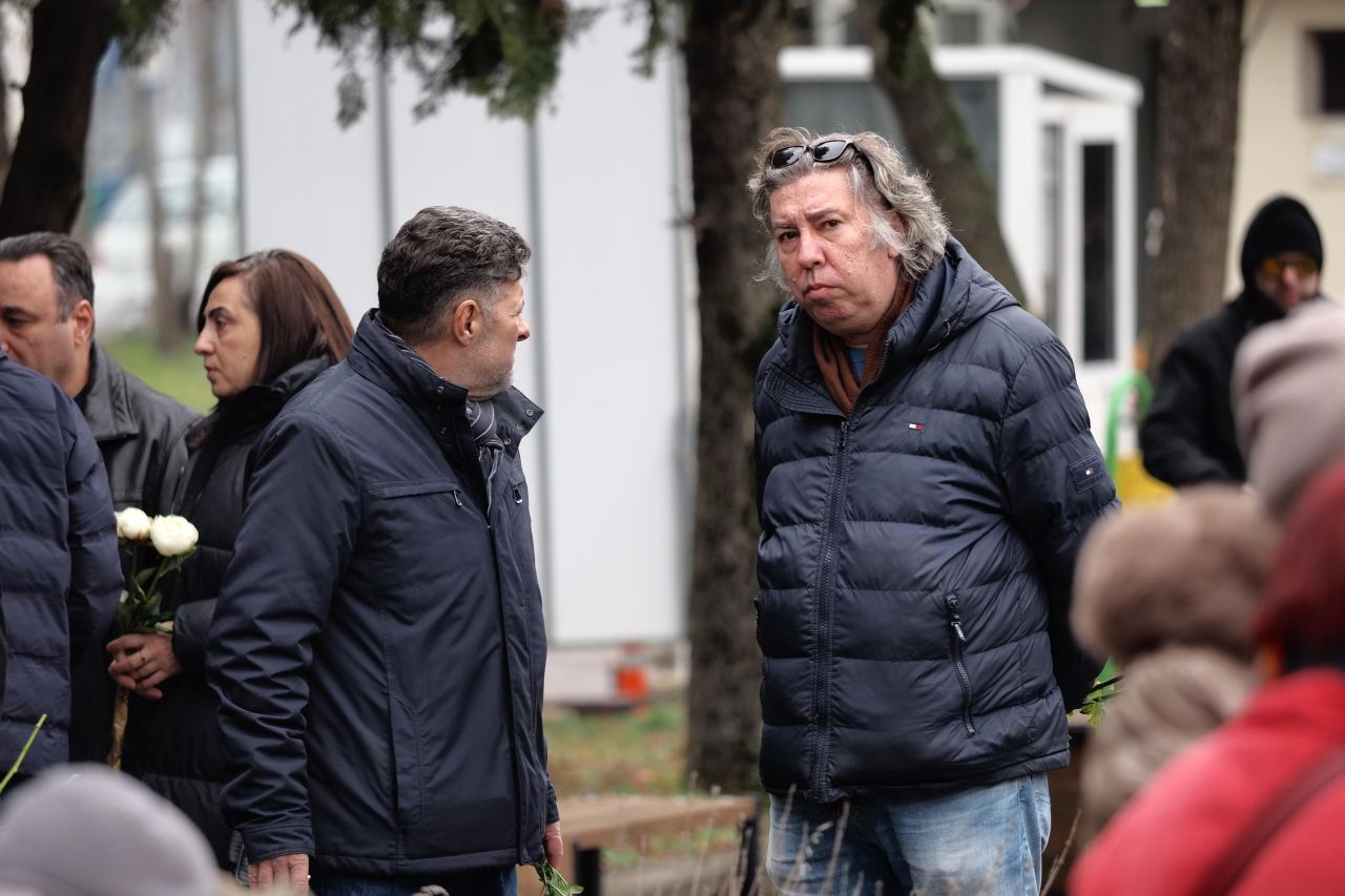 <p>Днес, 24 януари, на Централни софийски гробища в столицата се състоя поклонение пред паметта на поета, писател и сценарист Калин Терзийски.</p>