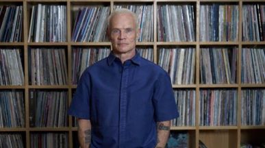 Flea се върна към джаза и свиренето на тромпет за първия си солов албум