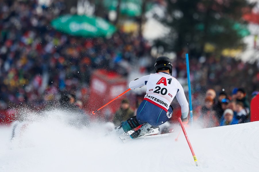 Алберт Попов на слалома от Световната купа в Кицбюел1
