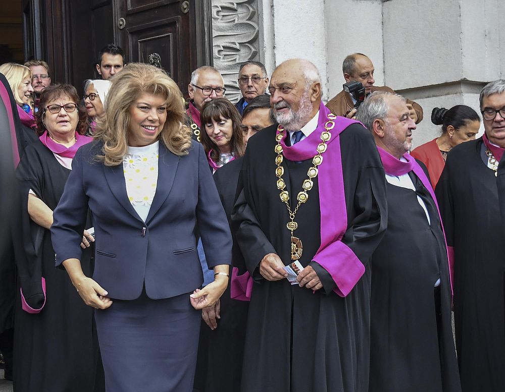 Илияна Йотова