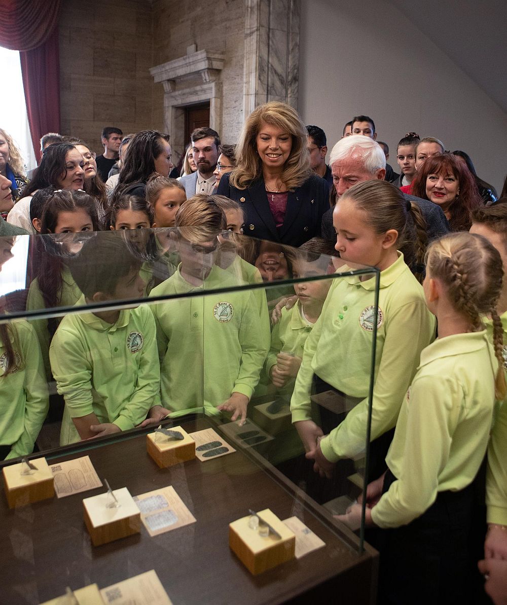 Илияна Йотова