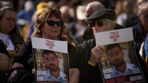 Израел обяви в неделя че армията му извършва мащабна операция