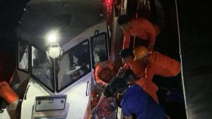 Ферибот с повече от 350 души се преобърна в южната