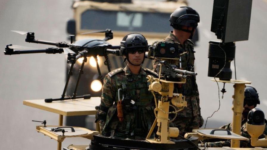 Индия с грандиозен военен парад за 77-ия Ден...