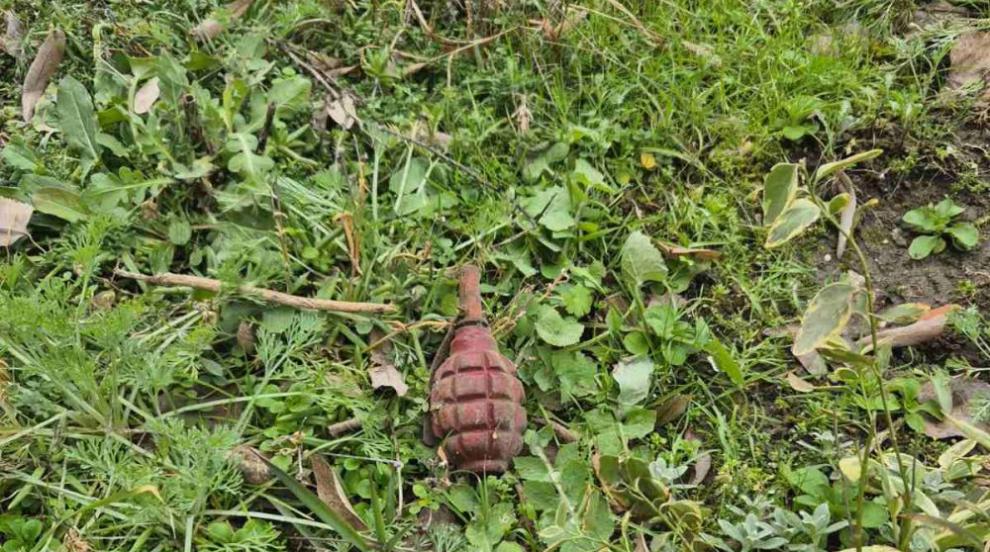 Откриха силно корозирала ръчна граната край старите гробища в село Юруково