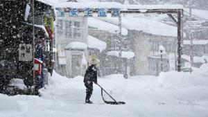 Най малко  16 души са станали жертва на силните снеговалежи