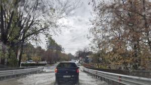 Път между селата Ново Делчево и Дамяница е залят от