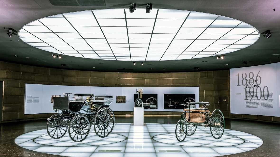 първите два автомобила на Бенц и Даймлер