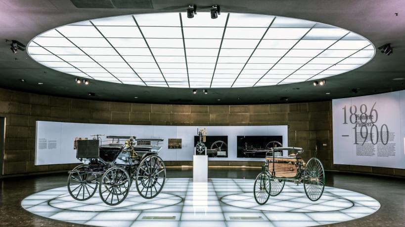 първите два автомобила на Бенц и Даймлер