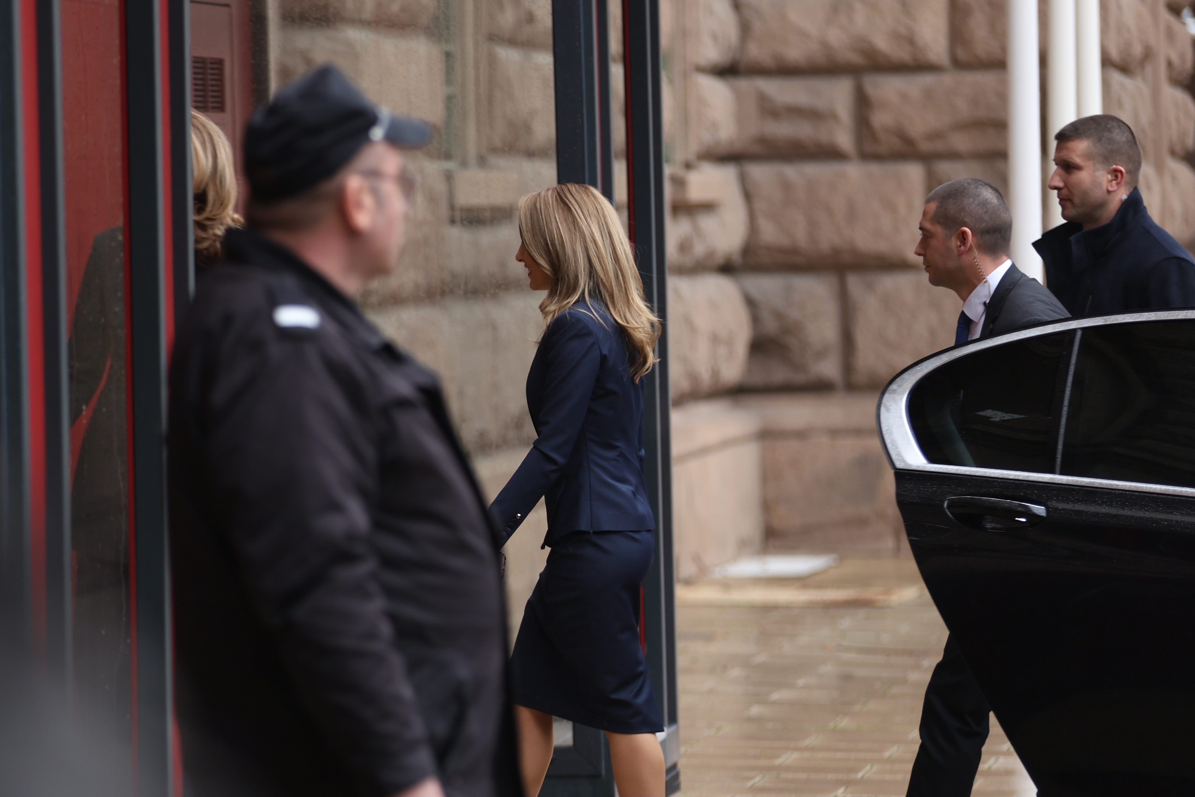 <p>Председателят на 51-вото Народно събрание Рая Назарян пристигна на &bdquo;Дондуков&ldquo; 2 за среща с президента Илияна Йотова в рамките на конституционната процедура по назначаване на служебно правителство. Срещата между двете ще бъде закрита.</p>