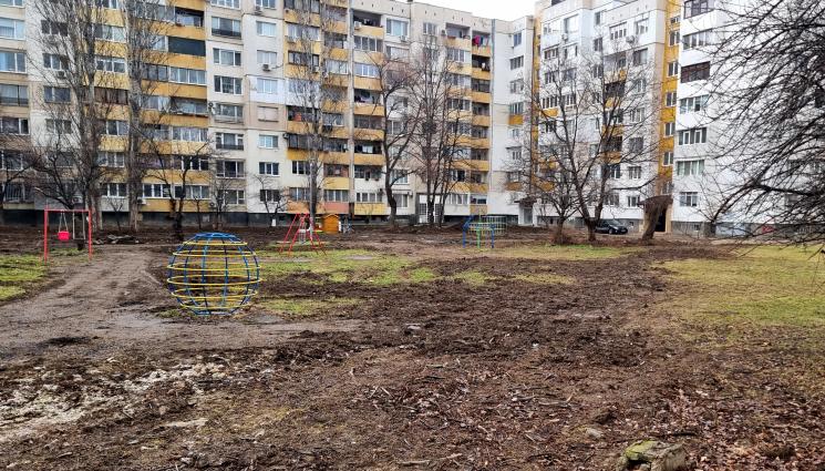 дружба 2 - В столичния жк „Дружба 2“: Правят алеи до сменените тръби за парното