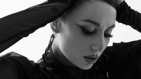 Михаела Маринова с нова песен, озаглавена „Under Pressure“