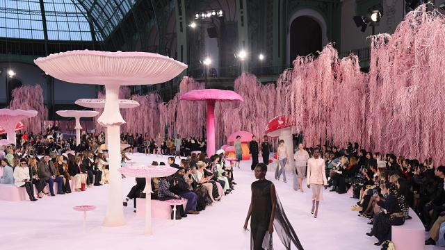 Дебютът на Матю Блези за Chanel: Вълшебен горски свят и ново виждане за висшата мода (СНИМКИ)