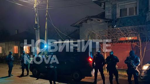 Барети и полиция обсадиха дома на Христо Върбанов в Костинброд