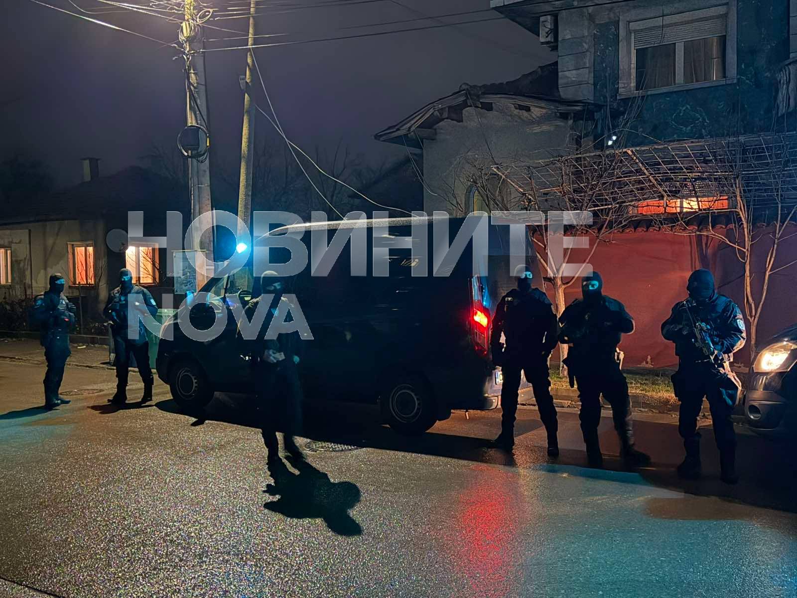 Барети и полиция обсадиха дома на Христо Върбанов в Костинброд