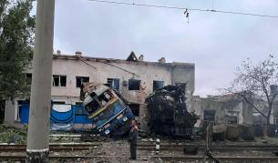 Зеленски: Русия удари пътнически влак