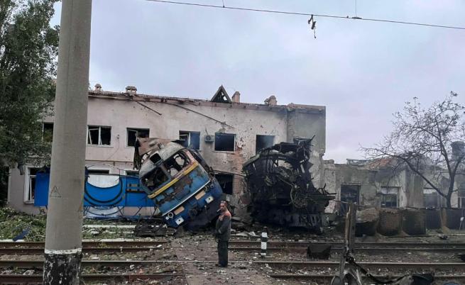 Зеленски: Русия удари пътнически влак