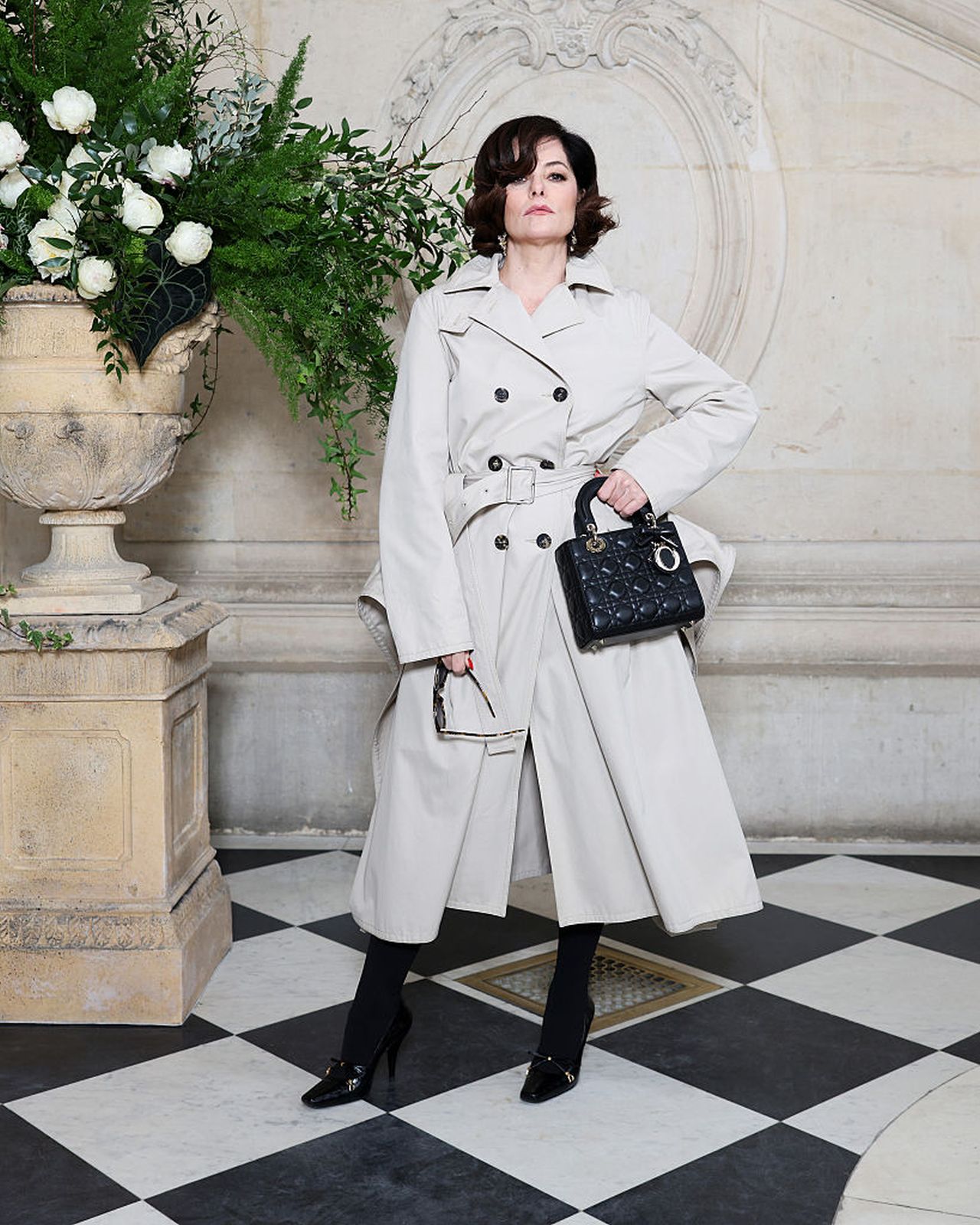 <p><strong>Паркър Поузи</strong></p>

<p>Актрисата Паркър Поузи изглеждаше феноменално по пътя към представянето на Dior, облечена в кремав тренчкот и класически аксесоари от френската модна къща.<br />
&nbsp;</p>