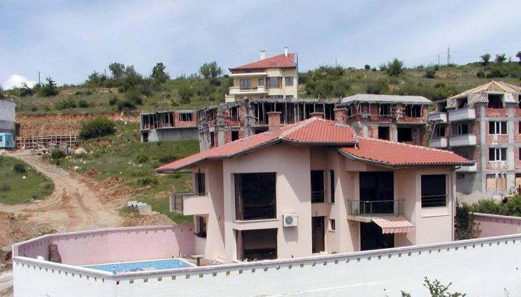 д - Имоти за поне €3,6 млрд. пустеят