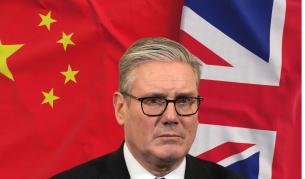 Киър Стармър лети за Китай под сянката на Тръмп